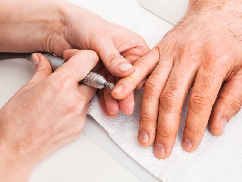 maniure i pedicure dla mężczyzn